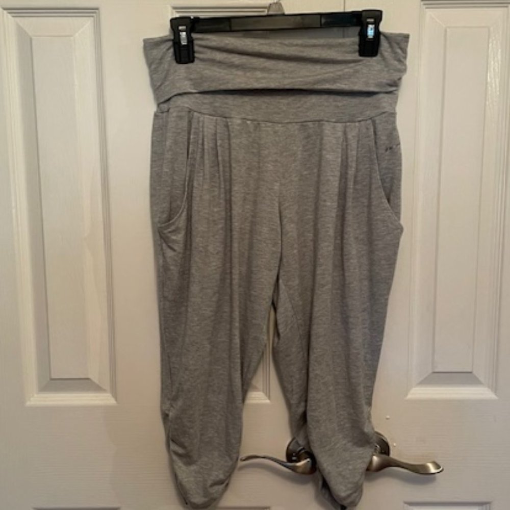 Nike Gray ruched crop size Medium